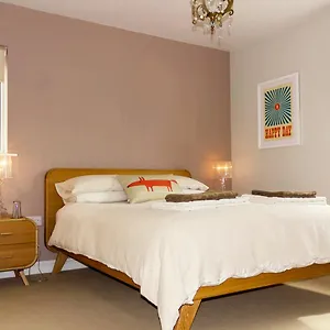 Bed & Breakfast Walton Crescent, Winford